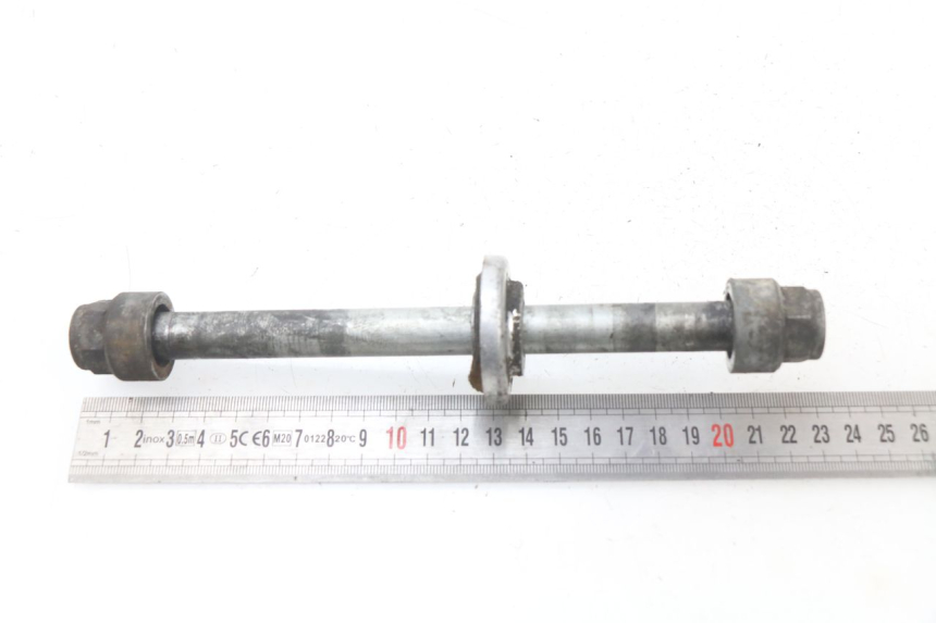 photo de AXE ROUE ARRIERE MOTOBECANE LT 125 (1970 - 1975)