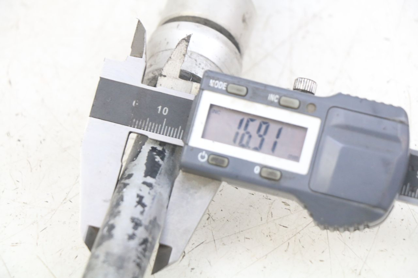 photo de AXE ROUE ARRIERE GAS-GAS SM ROOKIE 50 (2001 - 2005) - Autre angle de vue