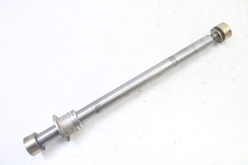 photo de AXE ROUE ARRIERE TRIUMPH SPRINT 900 (1995 - 1998)