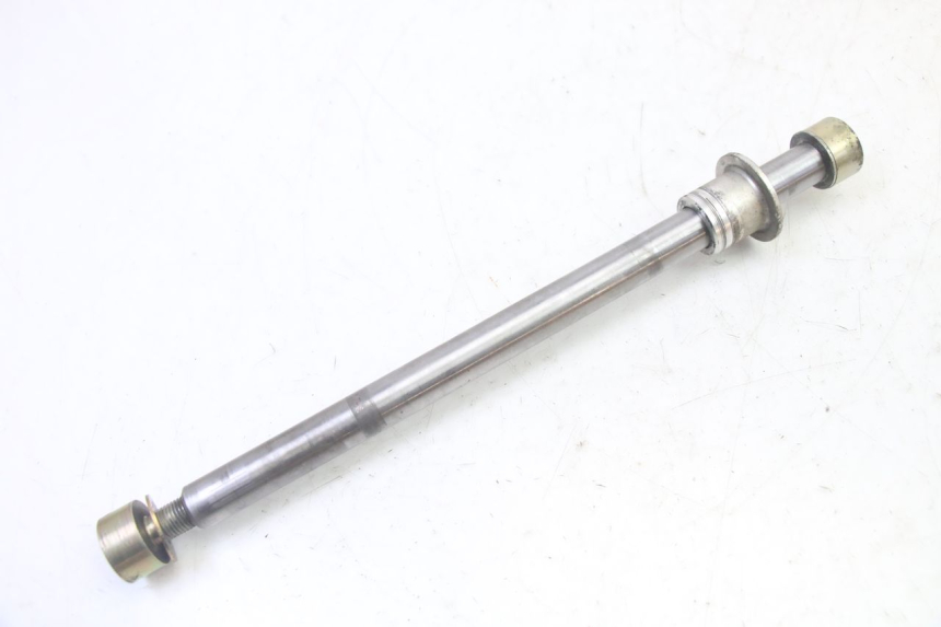 photo de AXE ROUE ARRIERE TRIUMPH SPRINT 900 (1995 - 1998)