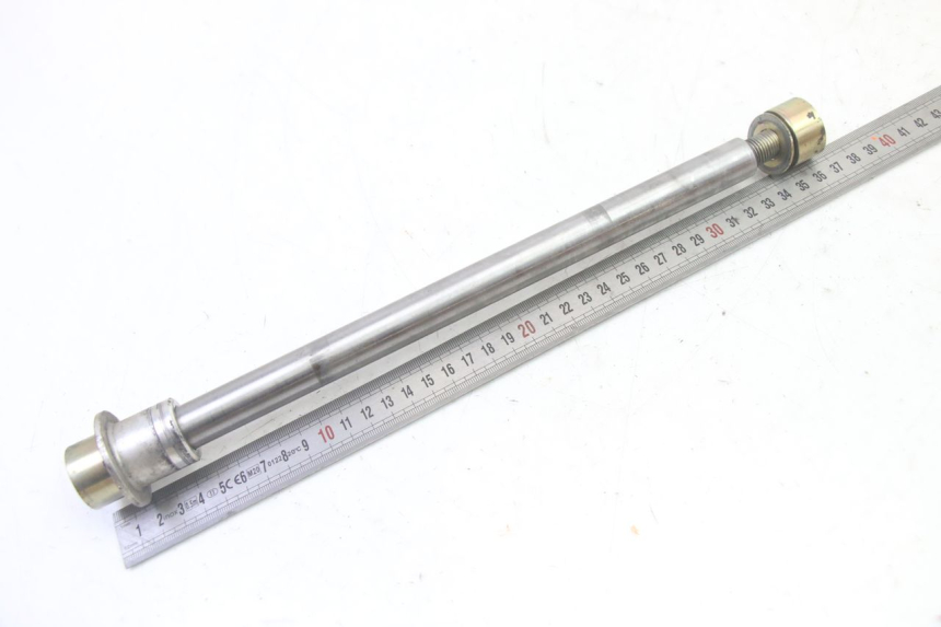 photo de AXE ROUE ARRIERE TRIUMPH SPRINT 900 (1995 - 1998)