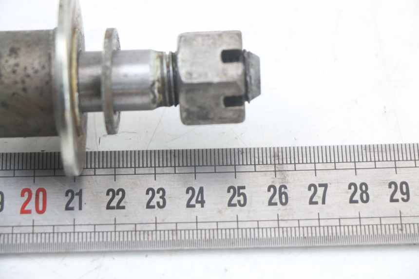 photo de AXE ROUE ARRIERE SUZUKI GSX E 250 (1982 - 1983)