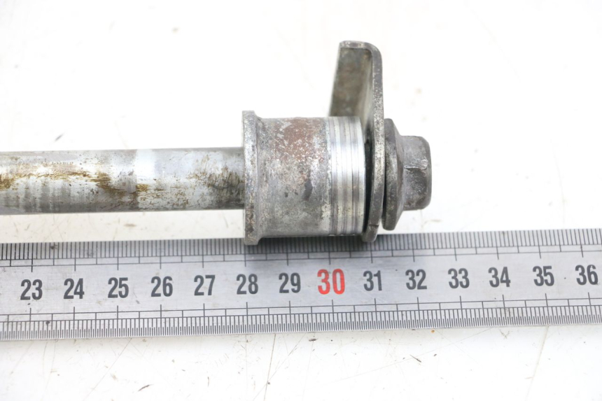 photo de AXE ROUE ARRIERE SUZUKI GZ MARAUDER 125 (1998 - 2004)