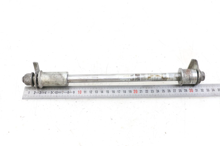photo de AXE ROUE ARRIERE SUZUKI GZ MARAUDER 125 (1998 - 2004)