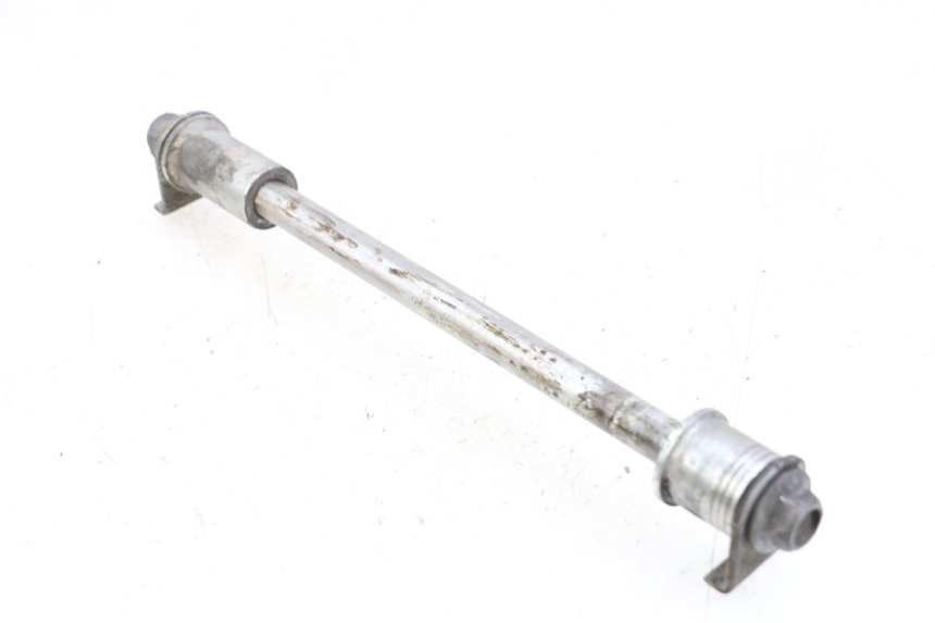 photo de AXE ROUE ARRIERE SUZUKI GZ MARAUDER 125 (1998 - 2004)