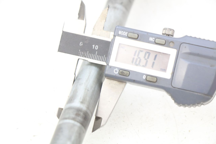 photo de AXE ROUE ARRIERE SUZUKI SV N 650 (1999 - 2002)