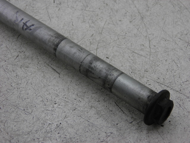 photo de AXE ROUE ARRIERE SUZUKI SV S 650 (1999 - 2002)