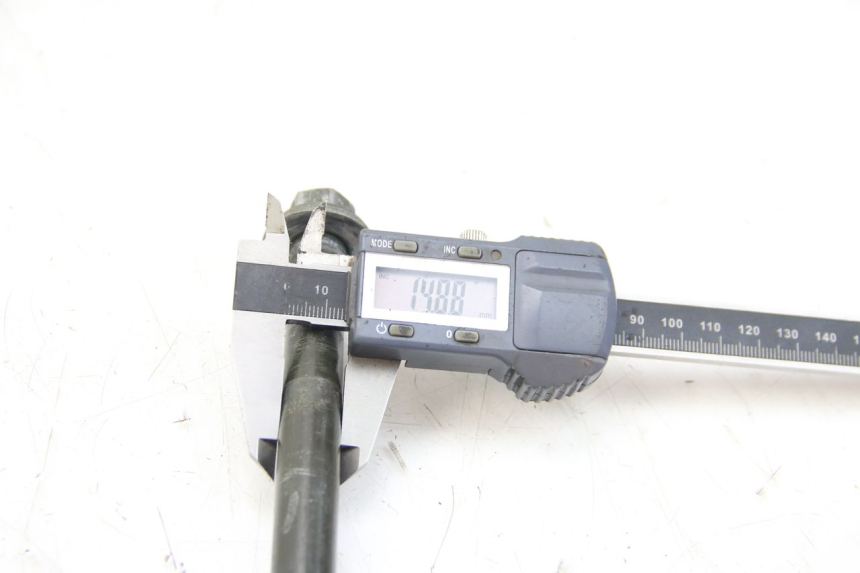 photo de AXE ROUE ARRIERE SYM WOLF SB 125 (2011 - 2018)