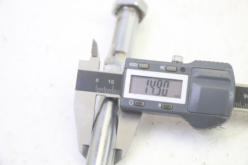 photo de AXE ROUE ARRIERE KSR TR SM 50 (2015 - 2018) - Autre angle de vue