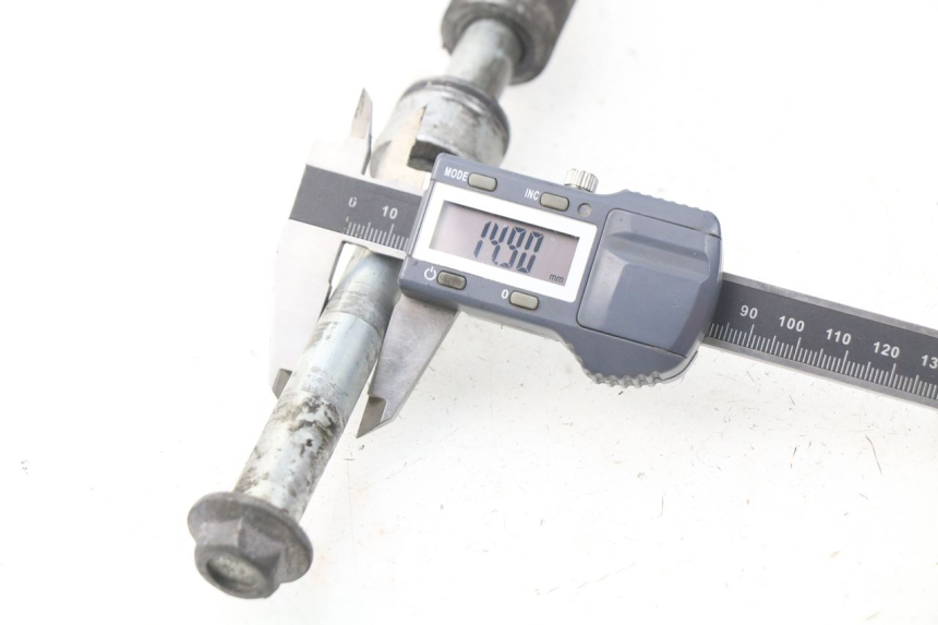 photo de AXE ROUE ARRIERE HONDA XLV VARADERO 125 (2000 - 2006)