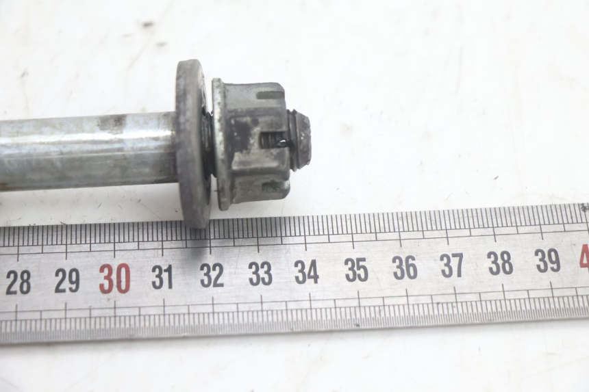 photo de AXE ROUE ARRIERE YAMAHA XV VIRAGO 535 (1988 - 2004) - Autre angle de vue