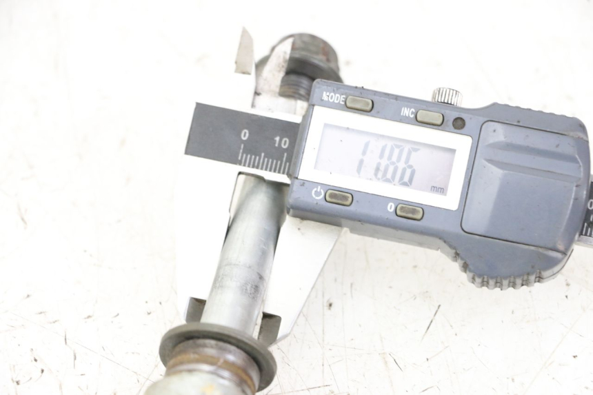 photo de AXE ROUE ARRIERE YAMAHA TTR 125 (2000 - 2020)