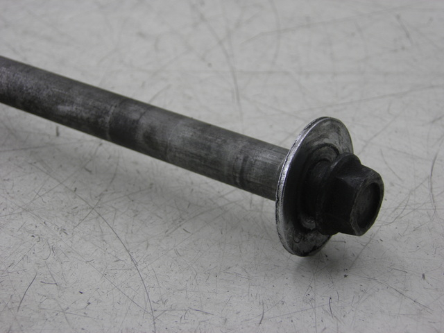 photo de AXE ROUE ARRIERE YAMAHA XJS DIVERSION 600 (2000 - 2003)