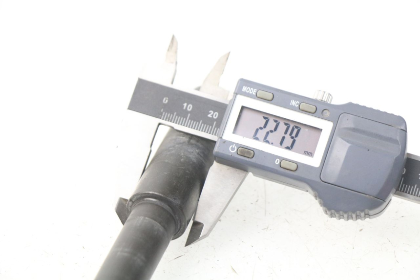 photo de AXE ROUE ARRIERE YAMAHA XP T-MAX TMAX ABS 500 (2004 - 2007)