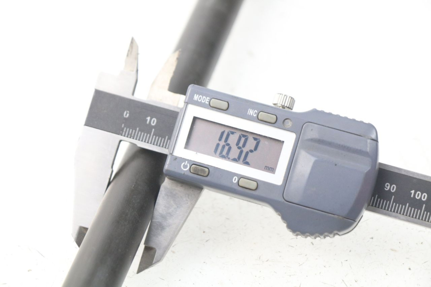 photo de AXE ROUE ARRIERE YAMAHA XP T-MAX TMAX ABS 500 (2004 - 2007)