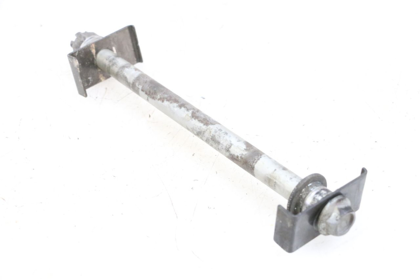 photo de AXE ROUE ARRIERE KAWASAKI ZR 7 750 (1999 - 2001) - Gros plan technique