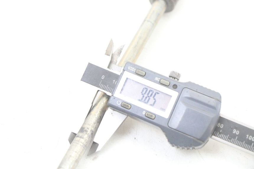 photo de AXE ROUE AVANT YAMAHA AEROX 50 (1997 - 2006)