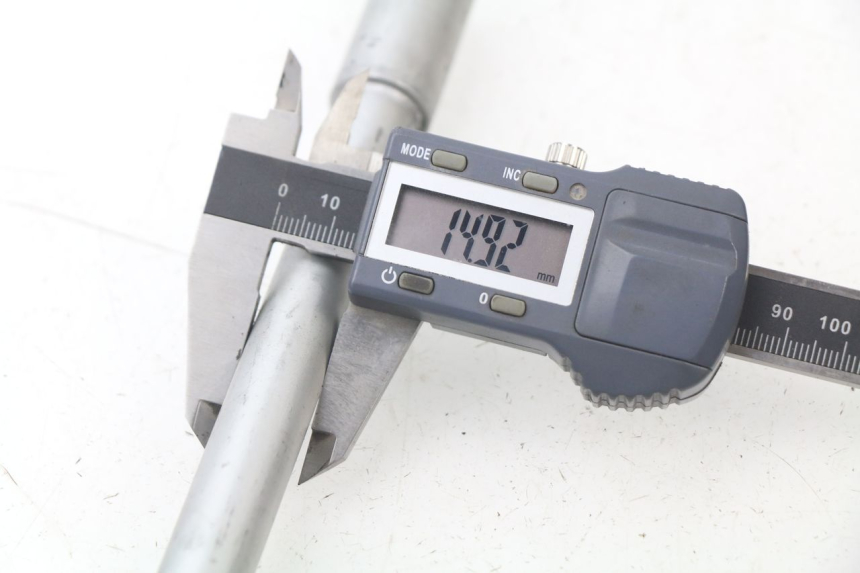 photo de AXE ROUE AVANT APRILIA SR 2T 50 (2012 - 2017)