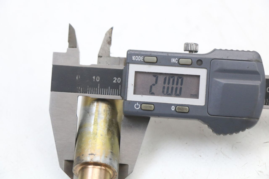 photo de AXE ROUE AVANT HYOSUNG GV AQUILA 125 (2000 - 2004) - Autre angle de vue