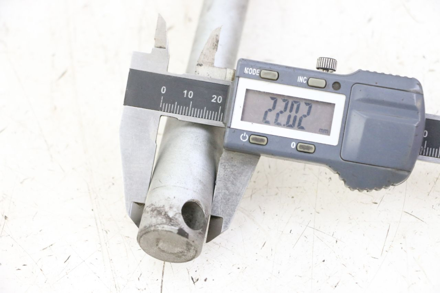 photo de AXE ROUE AVANT BMW C1 125 (2000 - 2003)