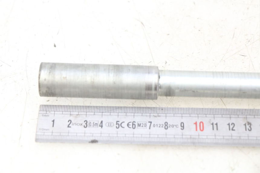 photo de AXE ROUE AVANT SUZUKI BURGMAN 650 (2002 - 2004)