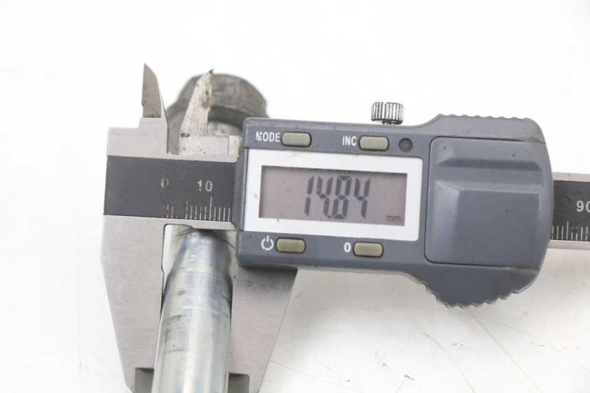 photo de AXE ROUE AVANT PEUGEOT BUXY 50 (1993 - 1998)
