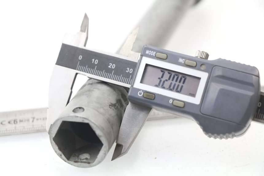 photo de AXE ROUE AVANT HONDA CBR 929 RR FIREBLADE 900 (2000 - 2001) - Détail de la pièce