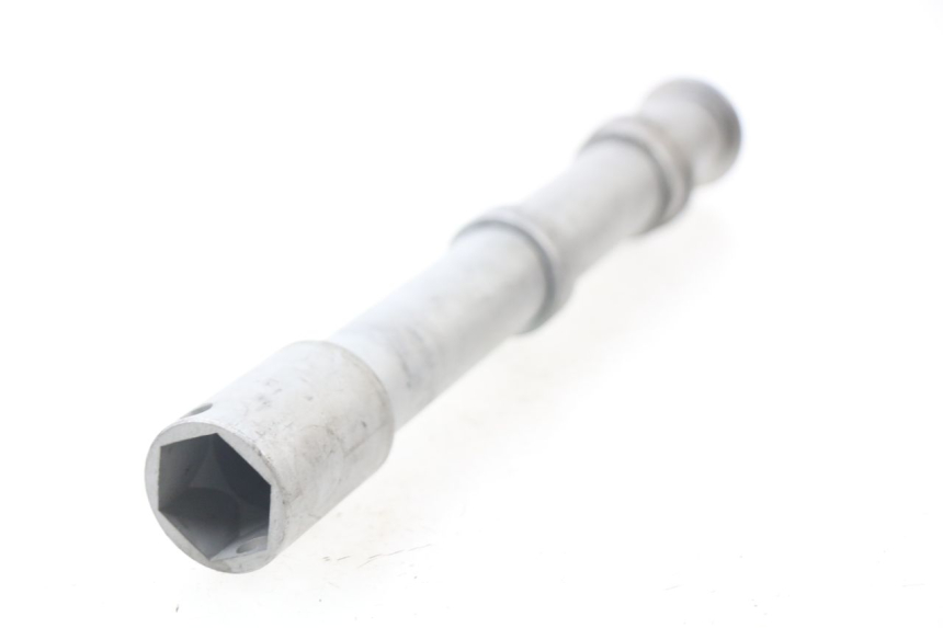 photo de AXE ROUE AVANT HONDA CBR RR FIREBLADE 1000 (2006 - 2007) - Gros plan technique