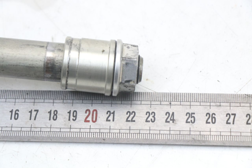 photo de AXE ROUE AVANT HONDA CRF R 250 (2020 - 2021) - Zoom état d’usage