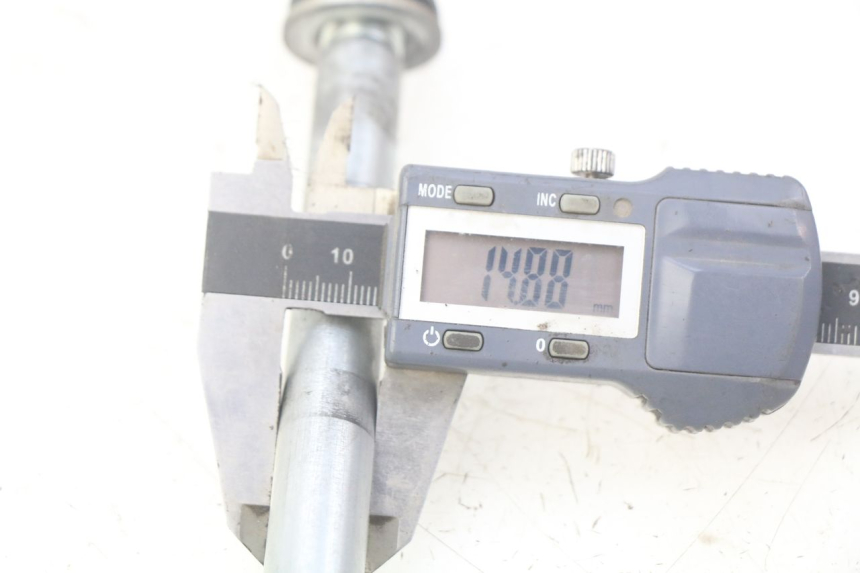 photo de AXE ROUE AVANT PEUGEOT DJANGO 2T 50 (2014 - 2019)