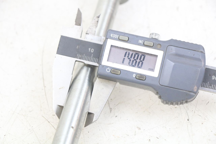 photo de AXE ROUE AVANT PEUGEOT DJANGO 4T 50 (2014 - 2019)