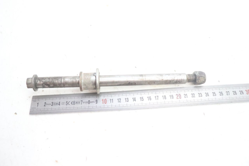 photo de AXE ROUE AVANT SUZUKI DR S 600 (1985 - 1989) - Zoom état d’usage