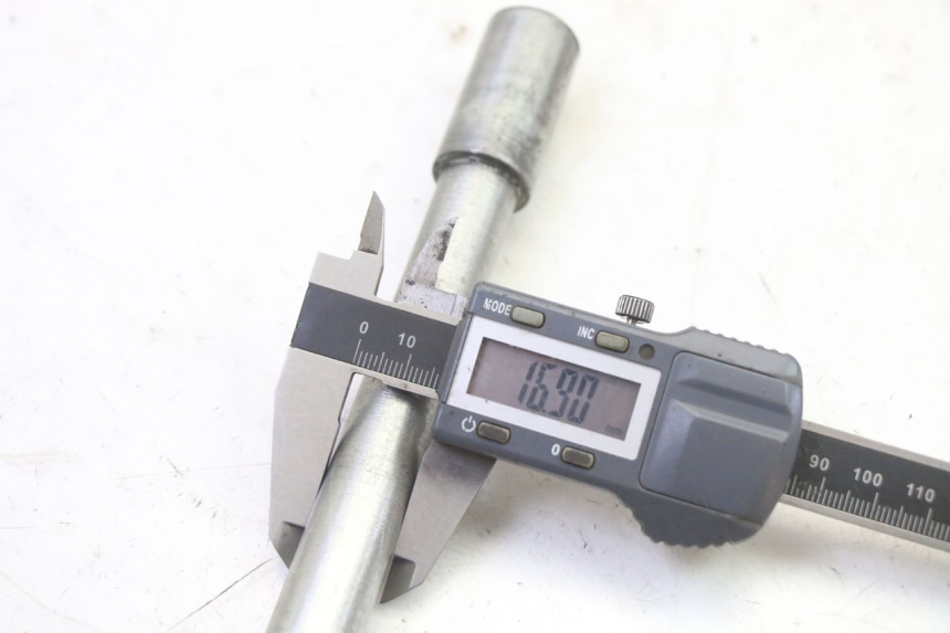 photo de AXE ROUE AVANT APRILIA ETX 125 (1998 - 2002)