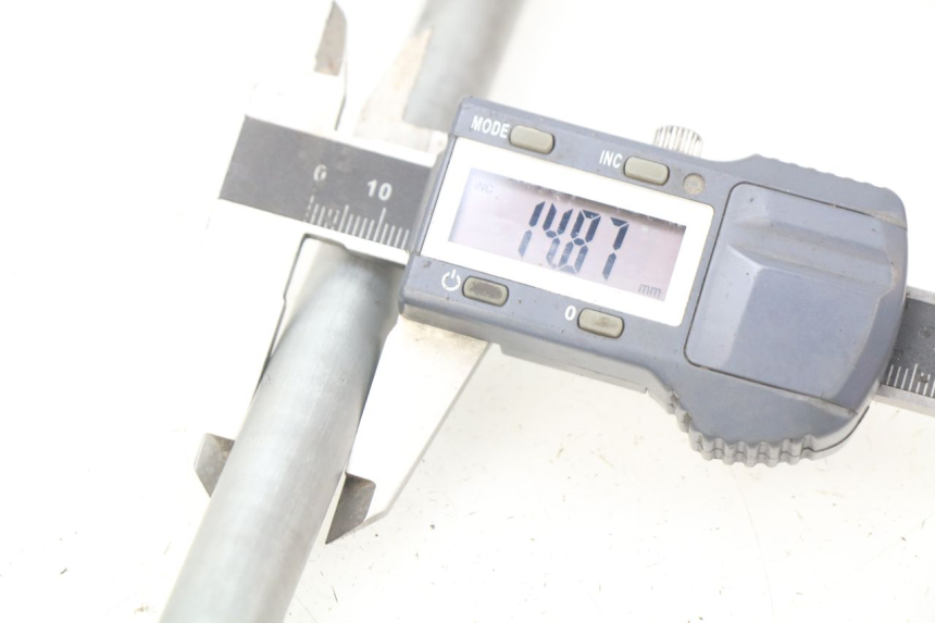 photo de AXE ROUE AVANT YAMAHA FJ 3CX 1200 (1986 - 1996)