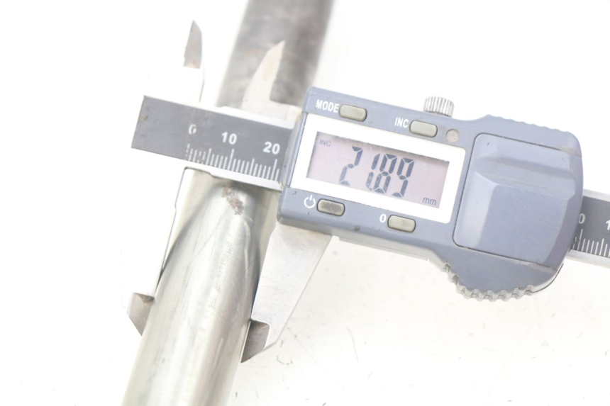 photo de AXE ROUE AVANT YAMAHA FJR ABS 1300 (2006 - 2012)