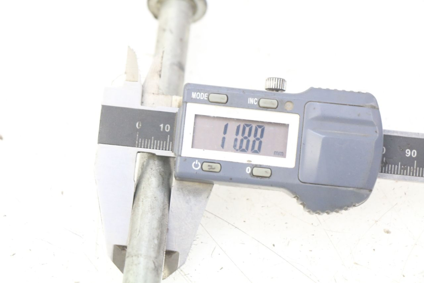 photo de AXE ROUE AVANT HONDA FORZA 125 (2015 - 2016)