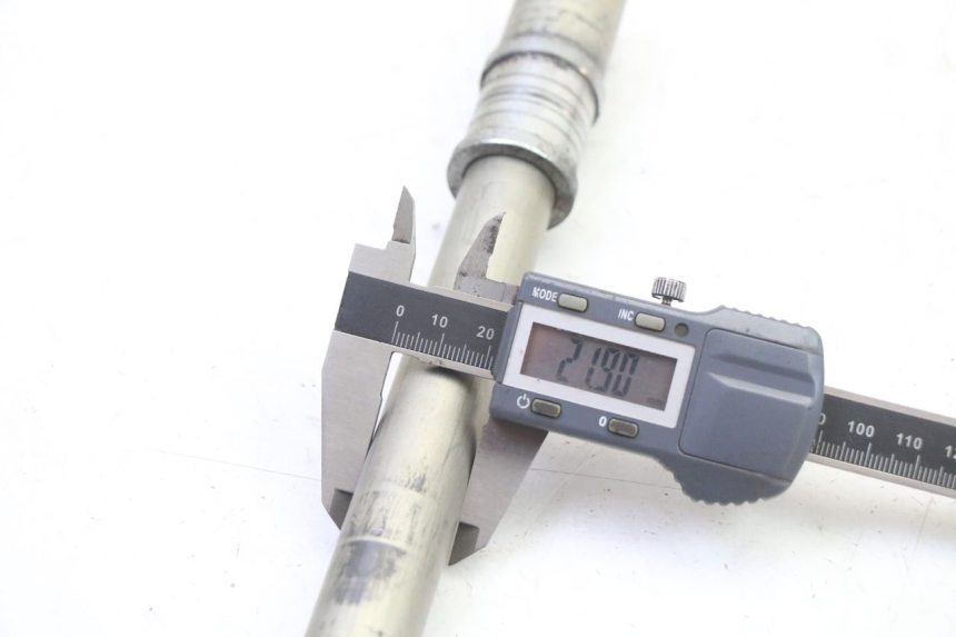photo de AXE ROUE AVANT YAMAHA FZ6 FAZER S2 600 (2007 - 2011)