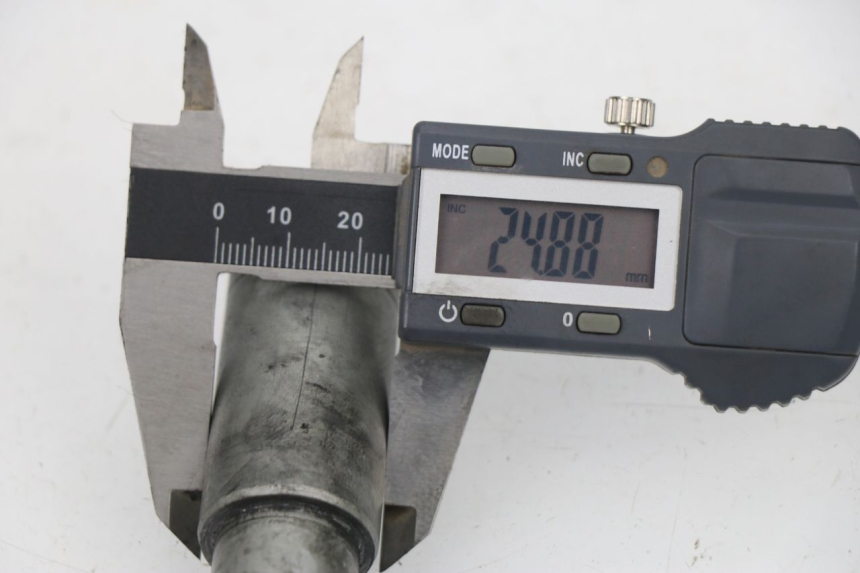 photo de AXE ROUE AVANT HONDA VTR F FIRESTORM 1000 (1997 - 2001)