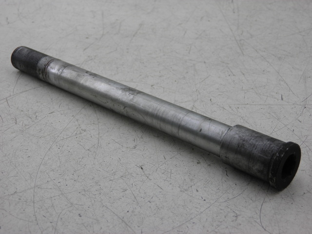 photo de AXE ROUE AVANT KAWASAKI ER-6 ER6 N 650 (2005 - 2009) - Vue principale