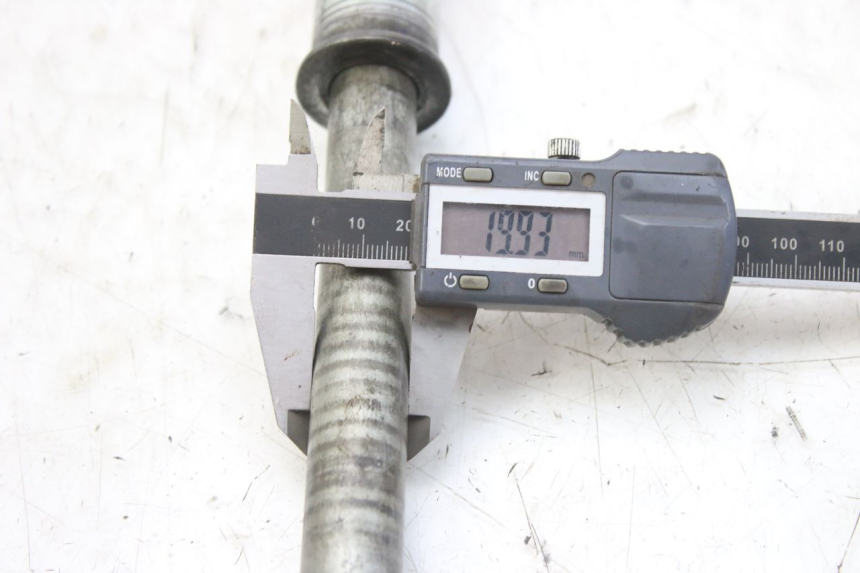 photo de AXE ROUE AVANT KAWASAKI ZX-6R ZX6R 600 (1995 - 1997)