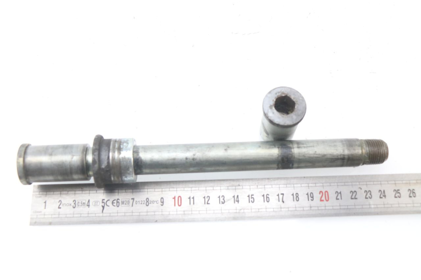 photo de AXE ROUE AVANT KAWASAKI ZZR 600 (1995 - 2004)