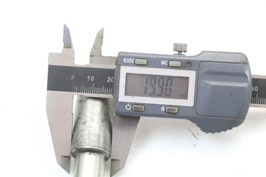 photo de AXE ROUE AVANT RENAULT KOURANOS 125 (2001 - 2004)