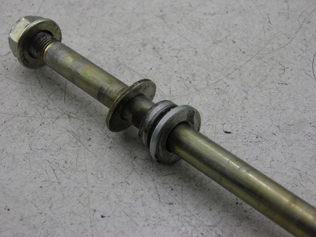 photo de AXE ROUE AVANT KYMCO AGILITY RS 2T 50 (2009 - 2013)