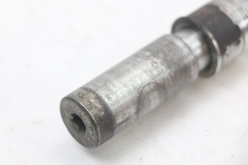 photo de Front wheel axle KYMCO XCITING 250 (2006 - 2009)