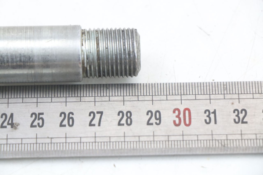 photo de Front wheel axle KYMCO XCITING 250 (2006 - 2009)