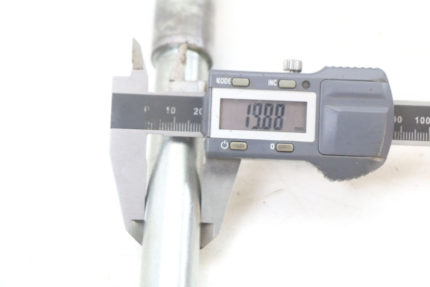 photo de Front wheel axle KYMCO XCITING 250 (2006 - 2009)