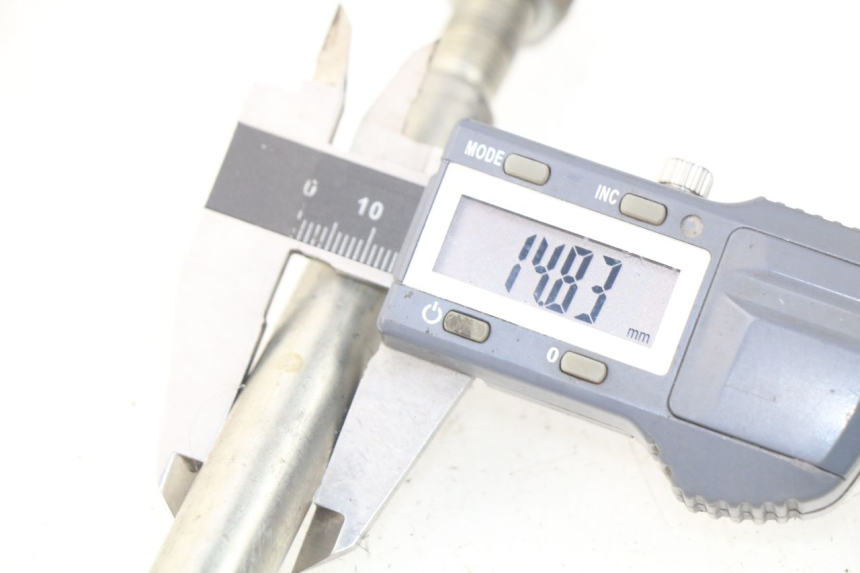 photo de AXE ROUE AVANT PEUGEOT LUDIX 50 (2008 - 2017)