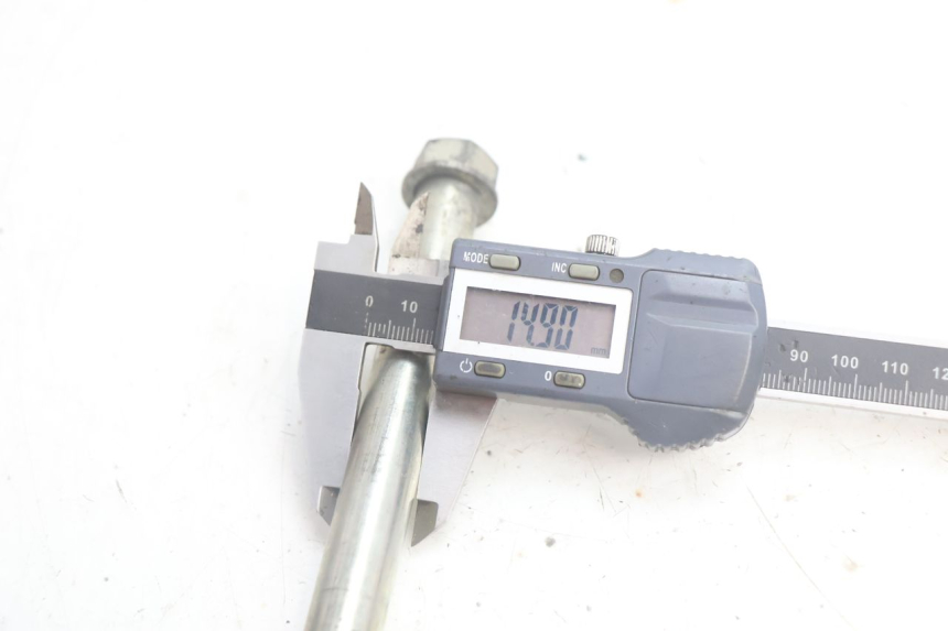photo de AXE ROUE AVANT PEUGEOT LUDIX PRO 2T 50 (2010 - 2017) - Gros plan technique