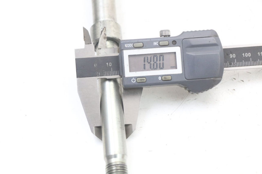 photo de AXE ROUE AVANT RIEJU MRT 50 (2018 - 2021)