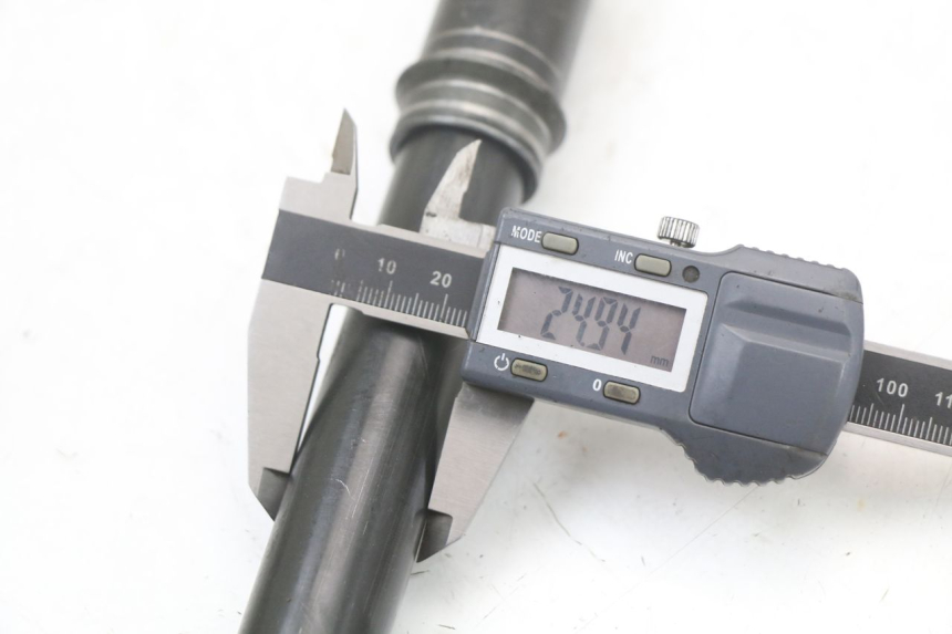 photo de AXE ROUE AVANT MOTO GUZZI NORGE 8V GT 1200 (2011 - 2016)